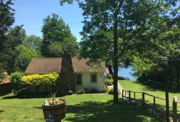 2br West side Canandaigua Lakefront Cottage