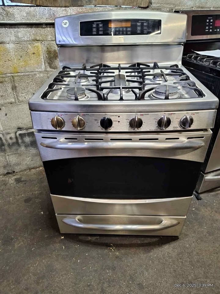 GE Double Oven Gas Stove